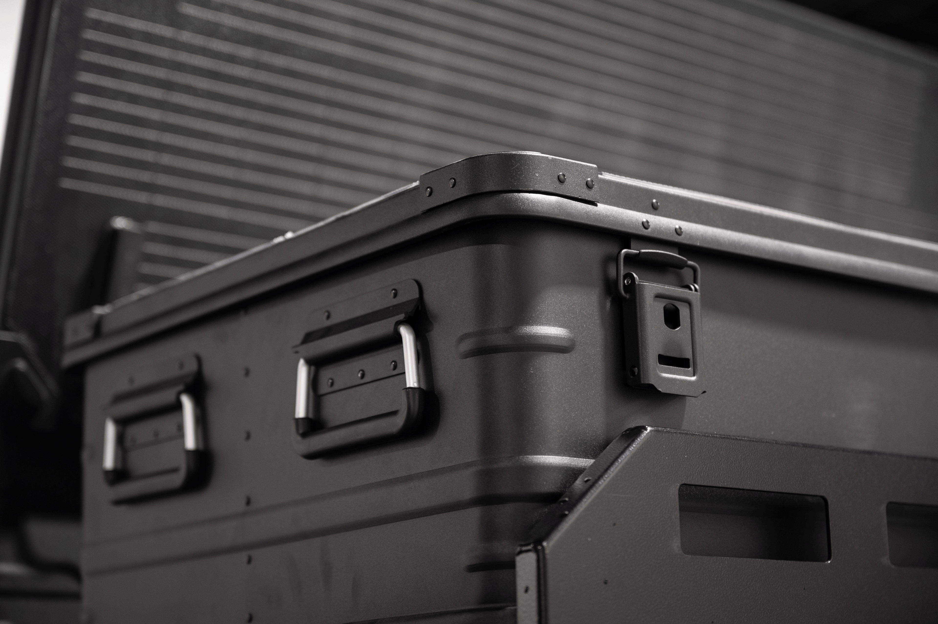 Icarus Solar Roof Box